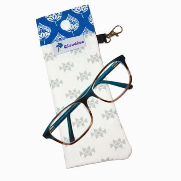 Picture of Eyeglass Case - Silver Geometric